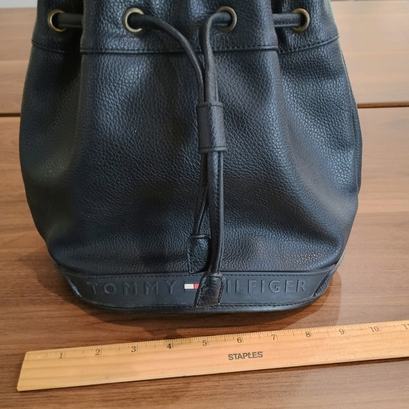 Tommy Hilfiger Black Leather Bucket Bag - Picture 2 of 10